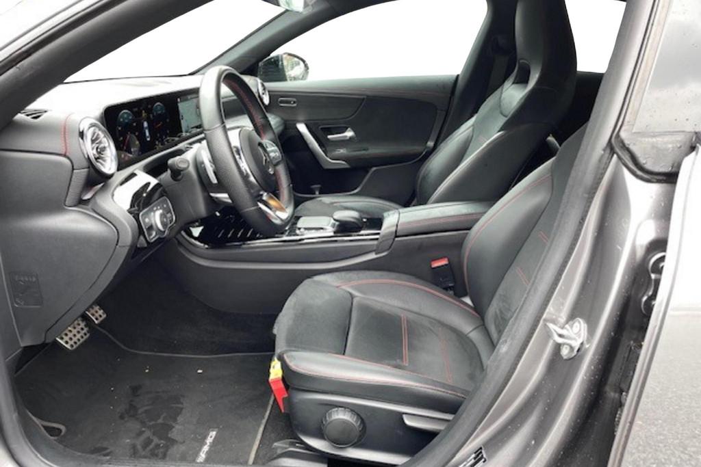 Mercedes-Benz CLA CLA 180 d AMG Line, Auto's, Stof, Zwart, 4 cilinders, 116 pk