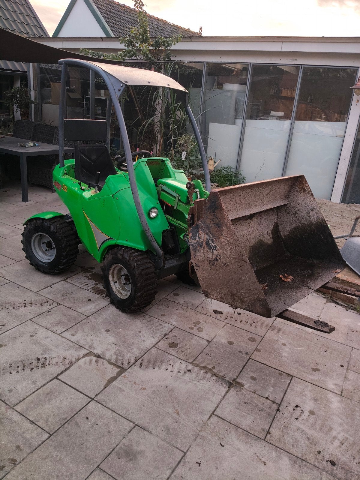 avant 220 minishovel, Zakelijke goederen, Ophalen, Wiellader of Shovel