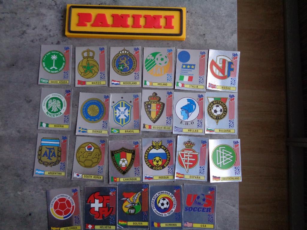 PANINI VOETBAL STICKERS WORLD CUP 94 USA WK EMBLEMEN 23X, Ophalen of Verzenden, Zo goed als nieuw