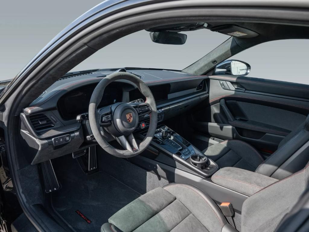 NEW 992.2 CARRERA 4 GTS T-HYBRIDE 541PK PACK GTS/CARBON/PANO, Auto's, Automaat, Alcantara, Zwart, Parkeerassistent