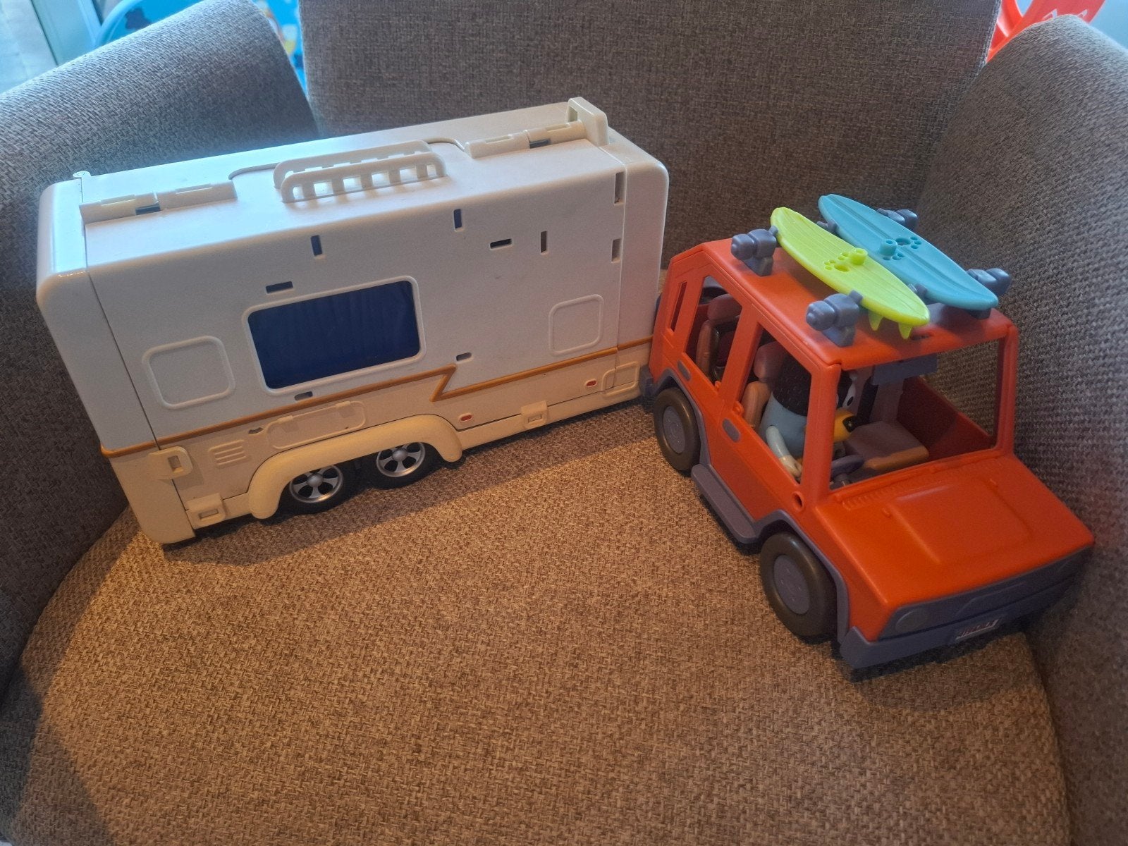 voiture bleue avec set de jeu pour caravane, Enlèvement ou Envoi, Utilisé