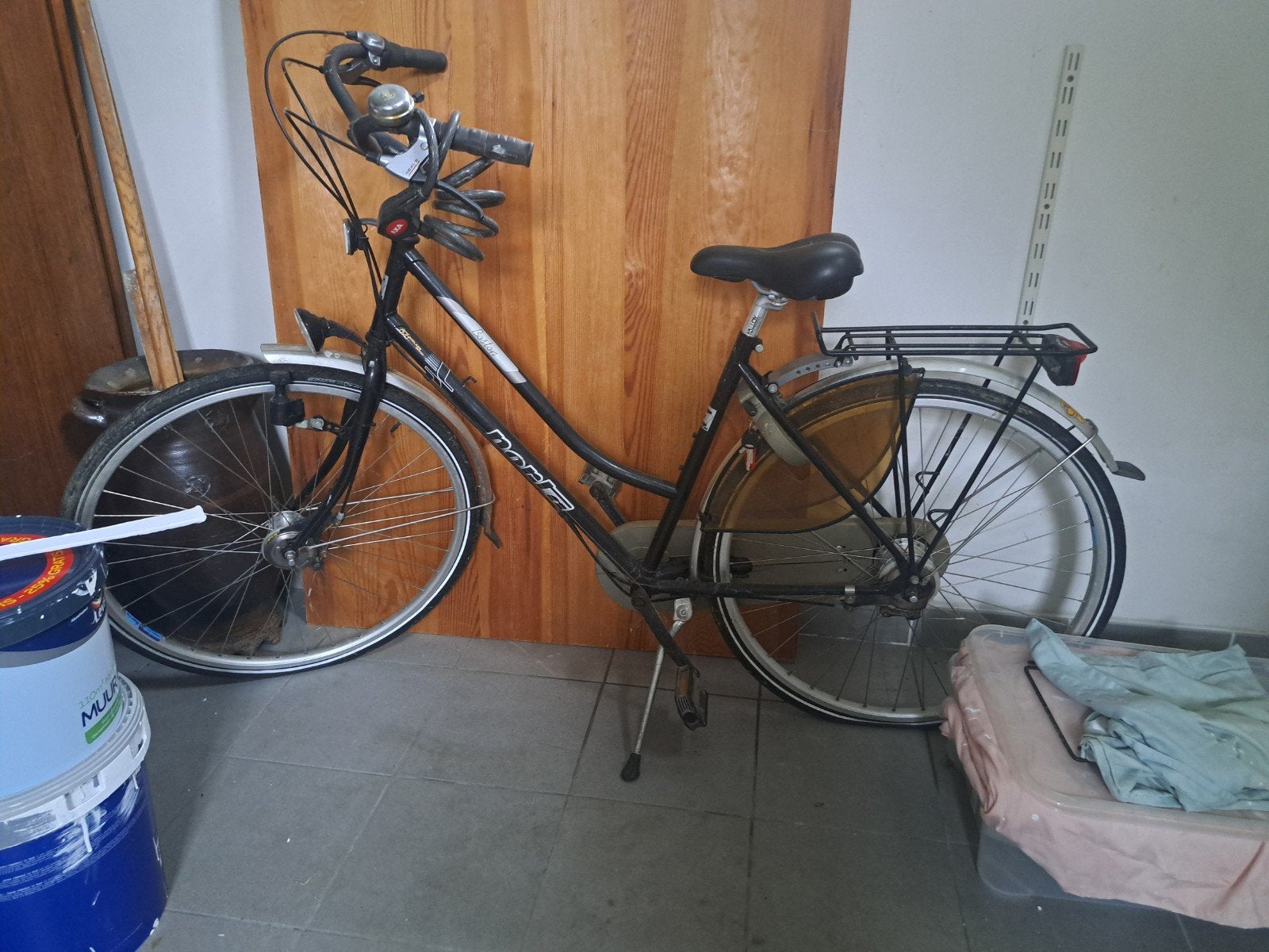 Damesfiets in orde te zetten, Ophalen