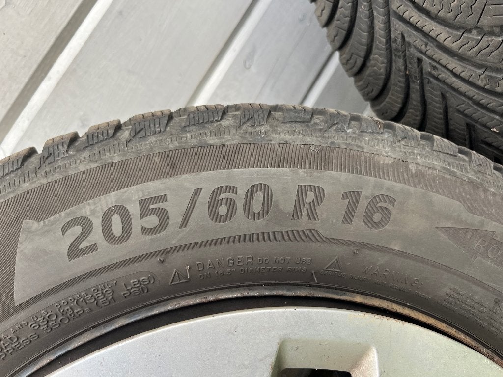 Roues hiver 205-60 R16, Autos : Pièces & Accessoires, Pneus et Jantes, Pneus hiver, 16 pouces, Véhicule de tourisme