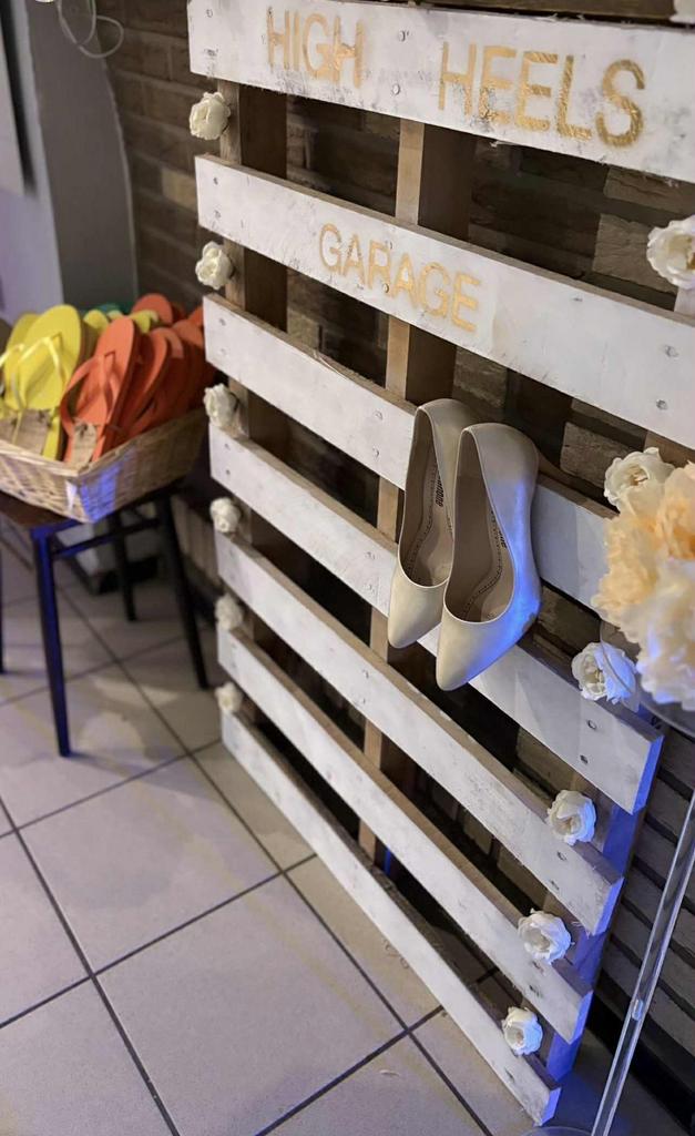 Trouw decoratie - hoge hakken garage, Huis en Inrichting, Ophalen, Zo goed als nieuw