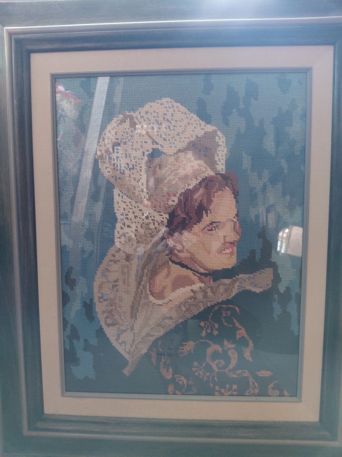 tapisserie au Points de croix sous verre, Antiquités & Art, Art | Peinture | Classique, Sous verre, Portrait ou Personnes, Autres techniques