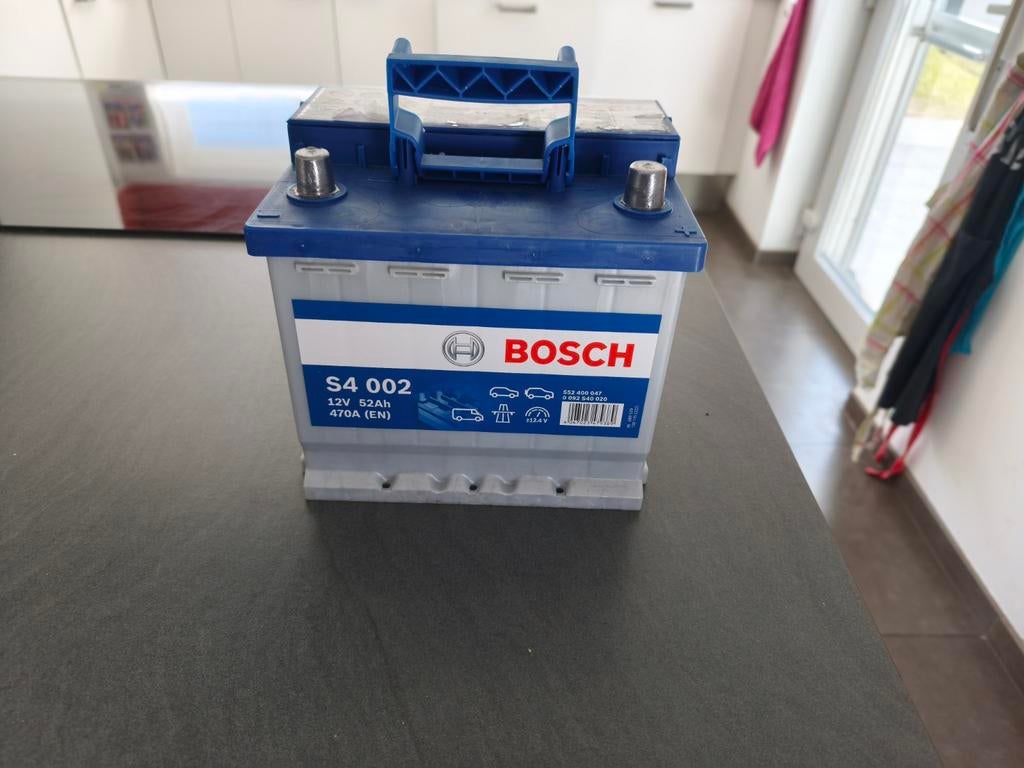 Batterie de voiture Bosch S4 002 52Ah 470A à l'état neuf, Autos : Pièces & Accessoires, Batteries & Accessoires, Enlèvement