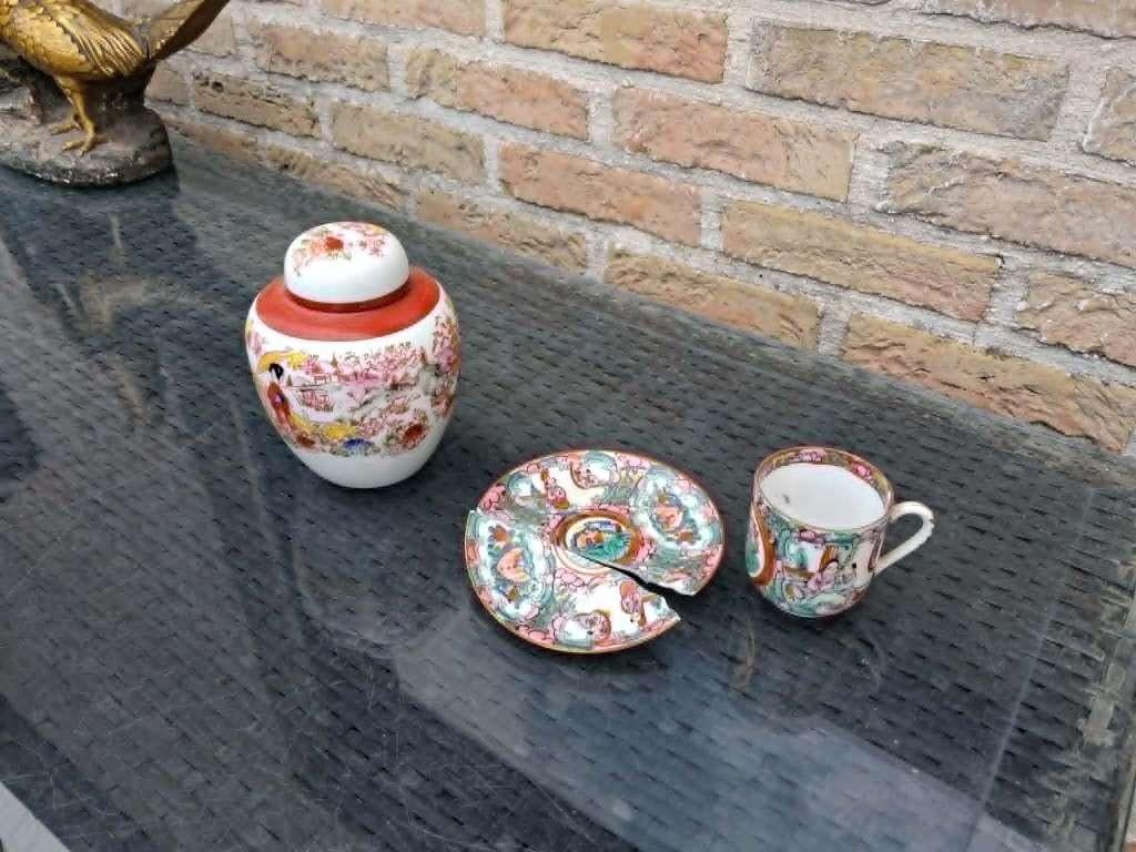 oud potje 12cm hoog + tas en ondertas gebroken - bieden, Ophalen