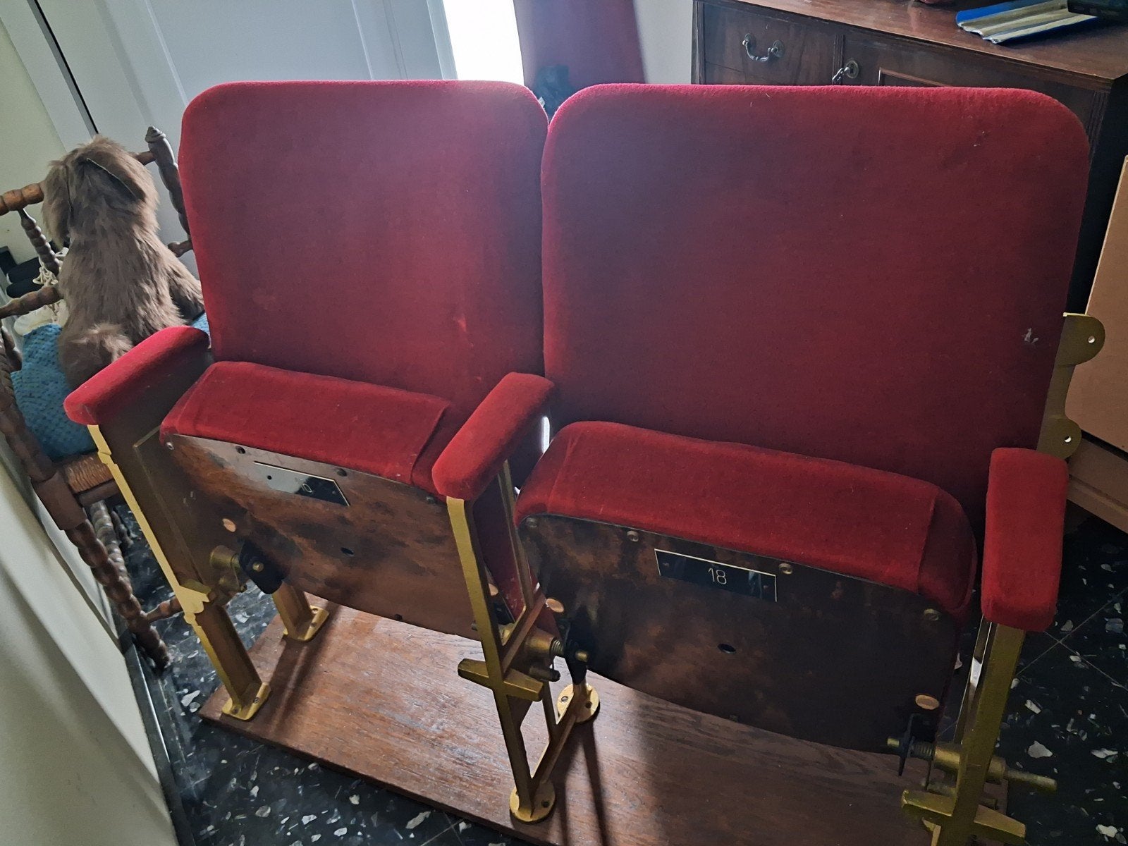 cinemastoelen, Ophalen