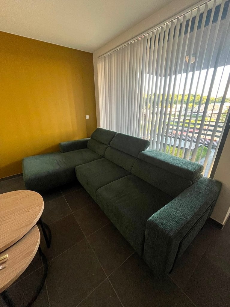 Ruime groene zetel 290 x 180 cm – zeer mooie zetel, Huis en Inrichting, Ophalen, 250 tot 300 cm, Minder dan 75 cm, Hoekbank