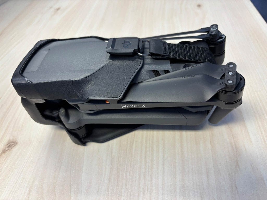 Drone DJI Mavic 3 Fly More Combo, Audio, Tv en Foto, 30 tot 45 minuten, Extra accu('s), 5 tot 10 kilometer, Zo goed als nieuw