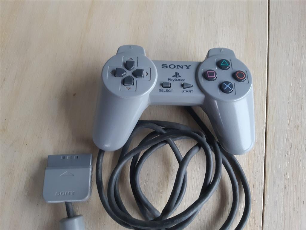 Playstation 1 controller, Games en Spelcomputers, Spelcomputers | Sony Consoles | Accessoires, Ophalen of Verzenden, Zo goed als nieuw