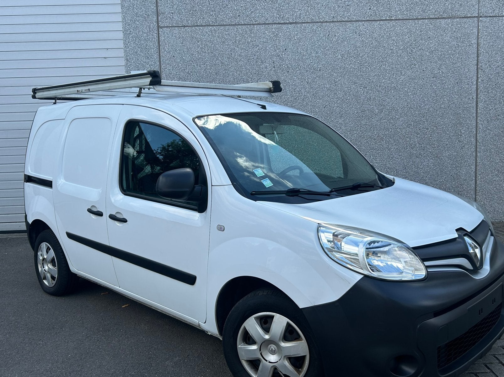 Renault kangoo 1.2tce/ airco/ dakrek/118.000km/ Gekeurd vvk, Auto's, Zwart, Renault, Wit, Handgeschakeld