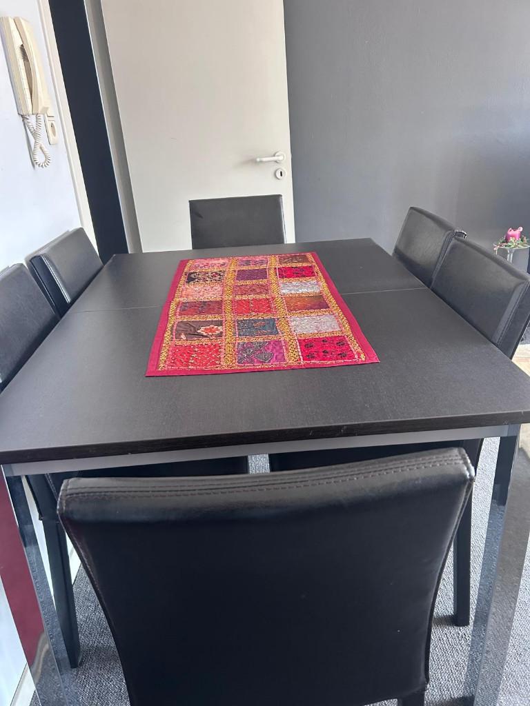 Moderne 6-persoons eettafel met RVS poten (uitschuifbaar), Ophalen, 50 tot 100 cm, Zo goed als nieuw, Vijf personen of meer