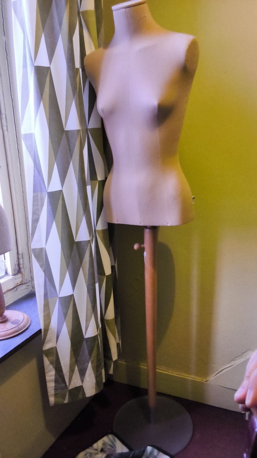 2 grands mannequins, Enlèvement