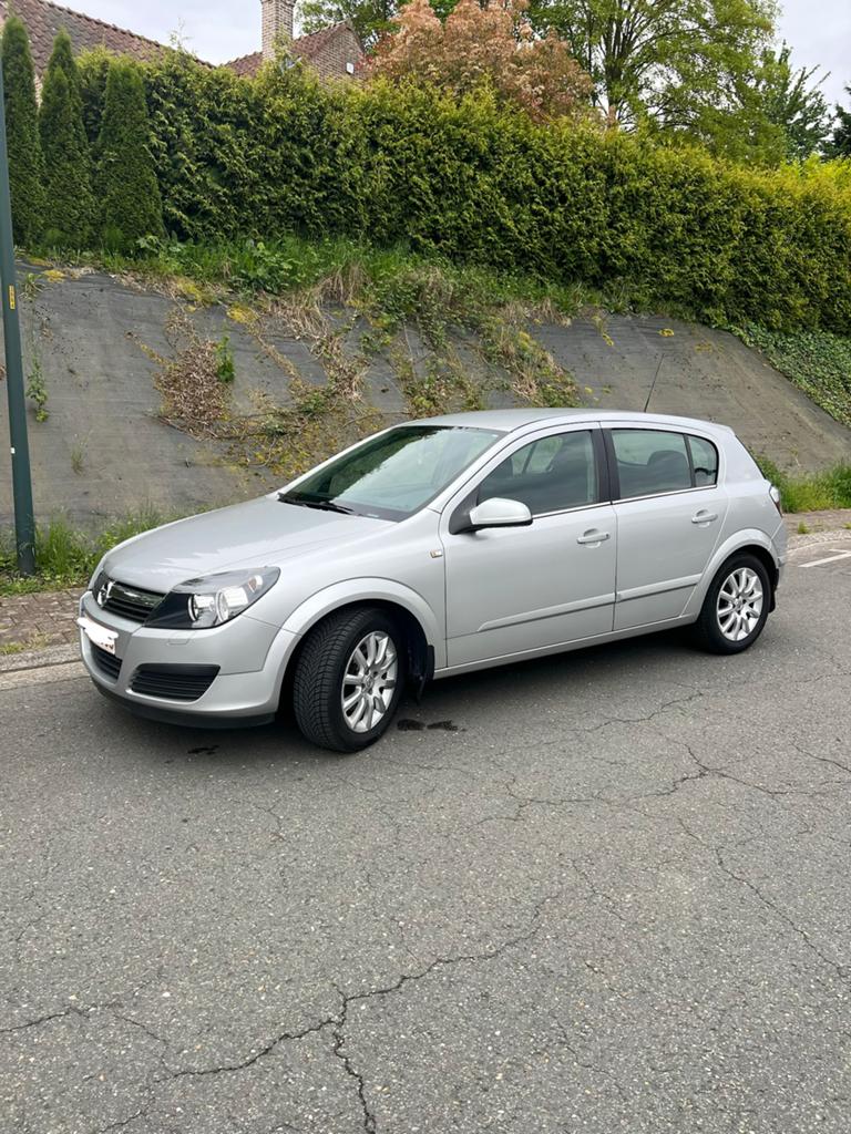 Opel Astra benzine 1.4, Voorwielaandrijving, Stof, Zwart, Handgeschakeld