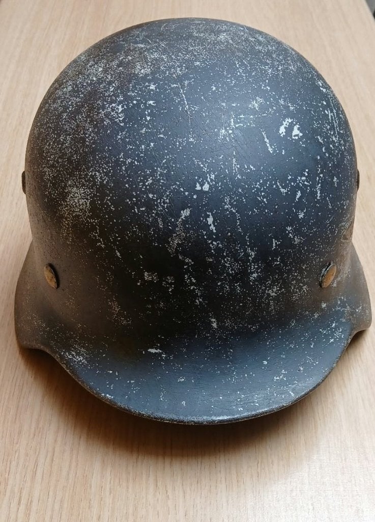 Duitse M35 Luftwaffe-helm met originele badge en rand, Ophalen of Verzenden, Luchtmacht, Helm of Baret