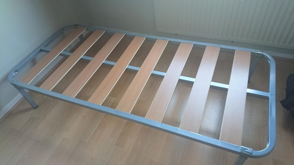 Sommier sur pieds + matelas, Maison & Meubles, 90 cm, Une personne, Enlèvement, Utilisé
