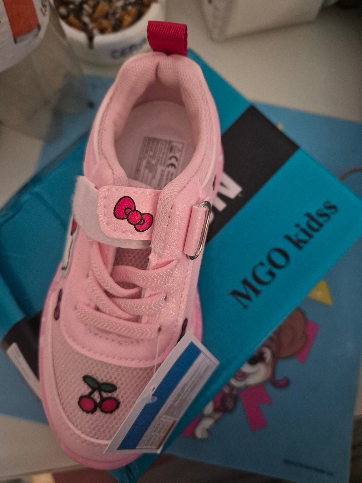 hello kitty schoenen meisjes, Enfants & Bébés, Vêtements enfant | Chaussures & Chaussettes, Enlèvement, Chaussures