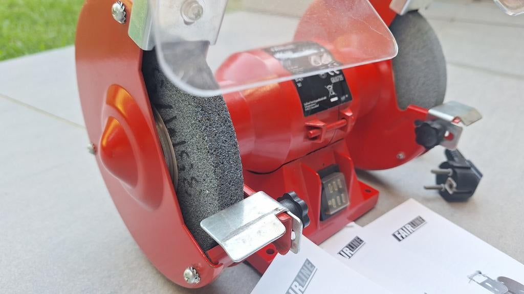 Onberispelijke slijpmachine van 150 W, Doe-het-zelf en Bouw, Ophalen, Zo goed als nieuw, Minder dan 700 watt, Werkbankslijpmachine