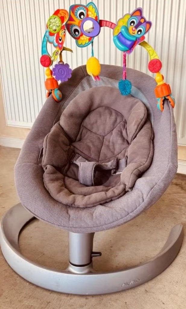 Nuna babywip/ grow / relax met speelgoedboog, Enfants & Bébés, Relax bébé, Utilisé, Siège de balançoire, Autres marques, Avec ceinture(s)