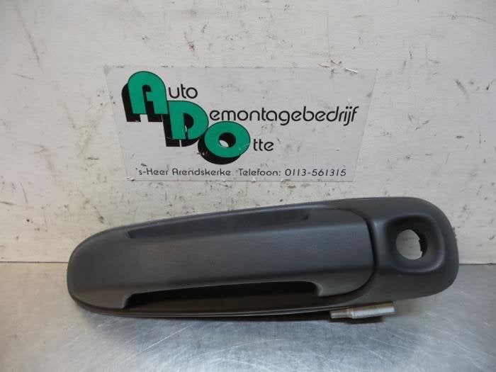 Poignée portière 4portes avant droite d'un Jeep Cherokee, Jeep, -, Utilisé, -