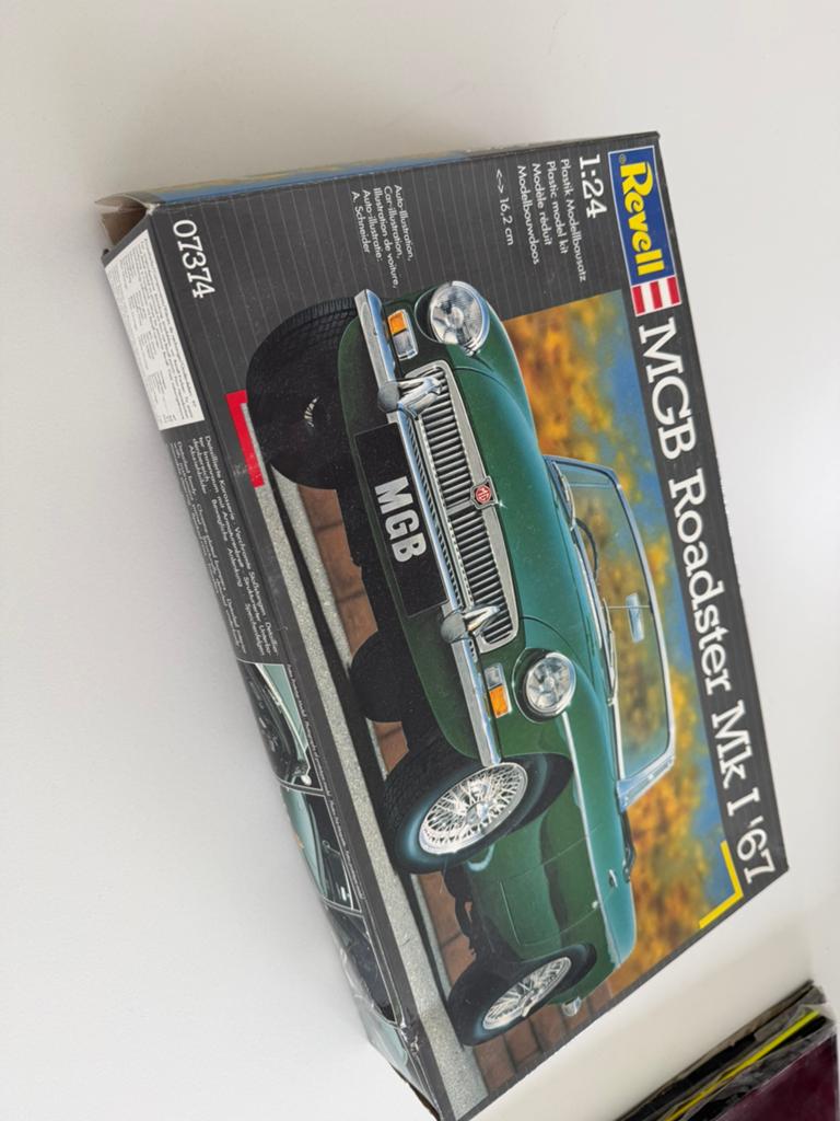 Revell MGB Roadster modelbouwdoos, Hobby en Vrije tijd, Modelbouw | Auto's en Voertuigen, Ophalen, Zo goed als nieuw, Revell