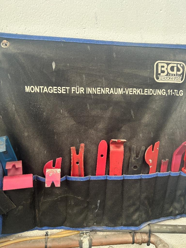 KIT DE DÉMONTAGE POUR TISSUS D'AMEUBLEMENT, Enlèvement, Utilisé
