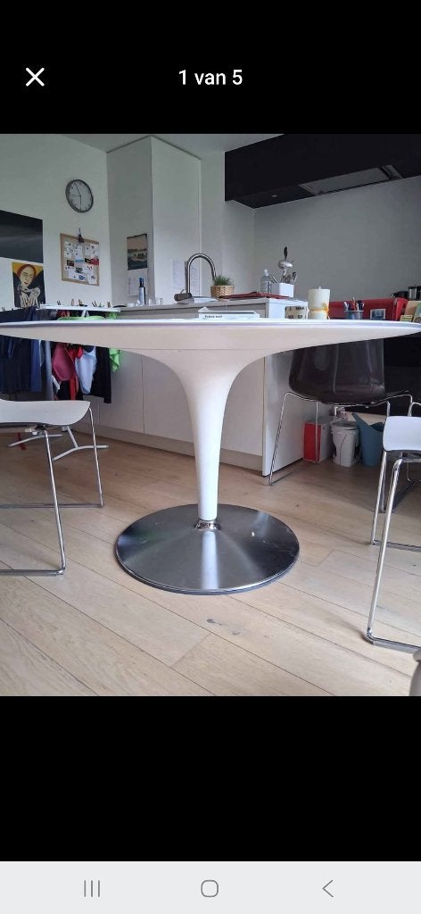 tuliptafel en stoelen, Huis en Inrichting, Ophalen, Modern design, Rond, Zo goed als nieuw