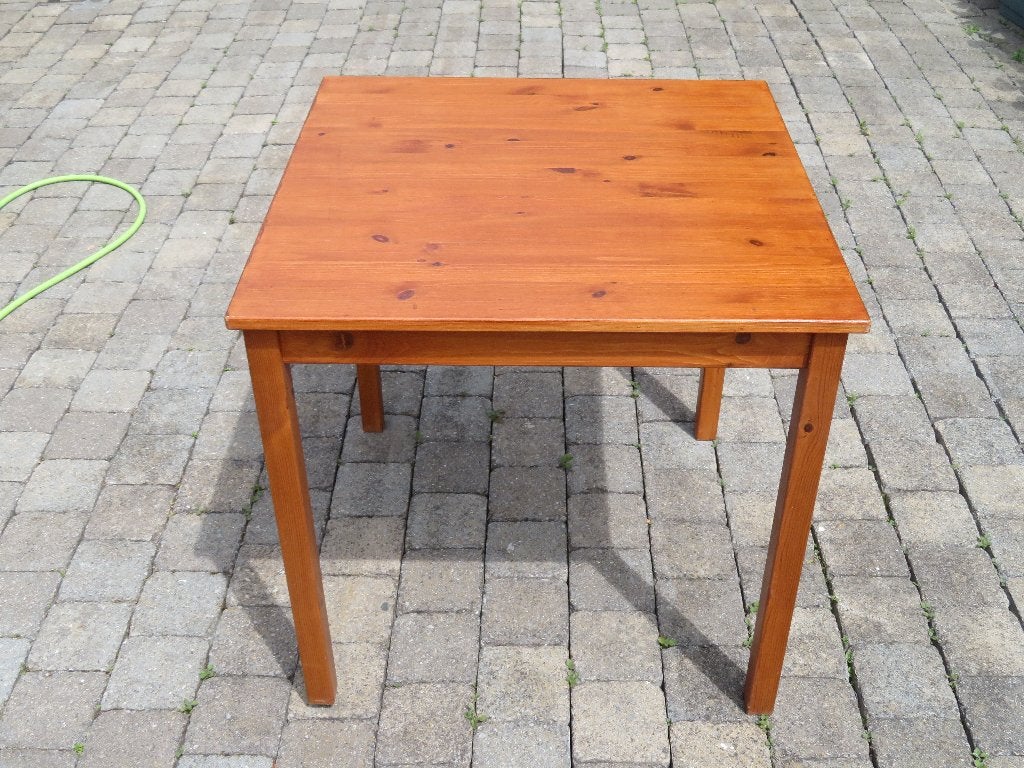 table carrée en pin massif  75 cm x 75 cm, Maison & Meubles, 55 à 75 cm, Carré, Enlèvement, Utilisé