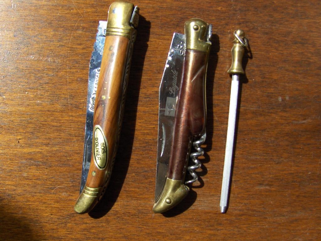 2 couteaux laguiole en trés bon état avec étui en cuir noir., Verzamelen, Ophalen of Verzenden, Gebruikt