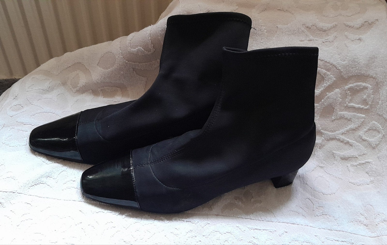 Prachtige laarsjes met lak neusje 40 Zara., Vêtements | Femmes, Enlèvement ou Envoi, Zara, Comme neuf, Boots et Botinnes