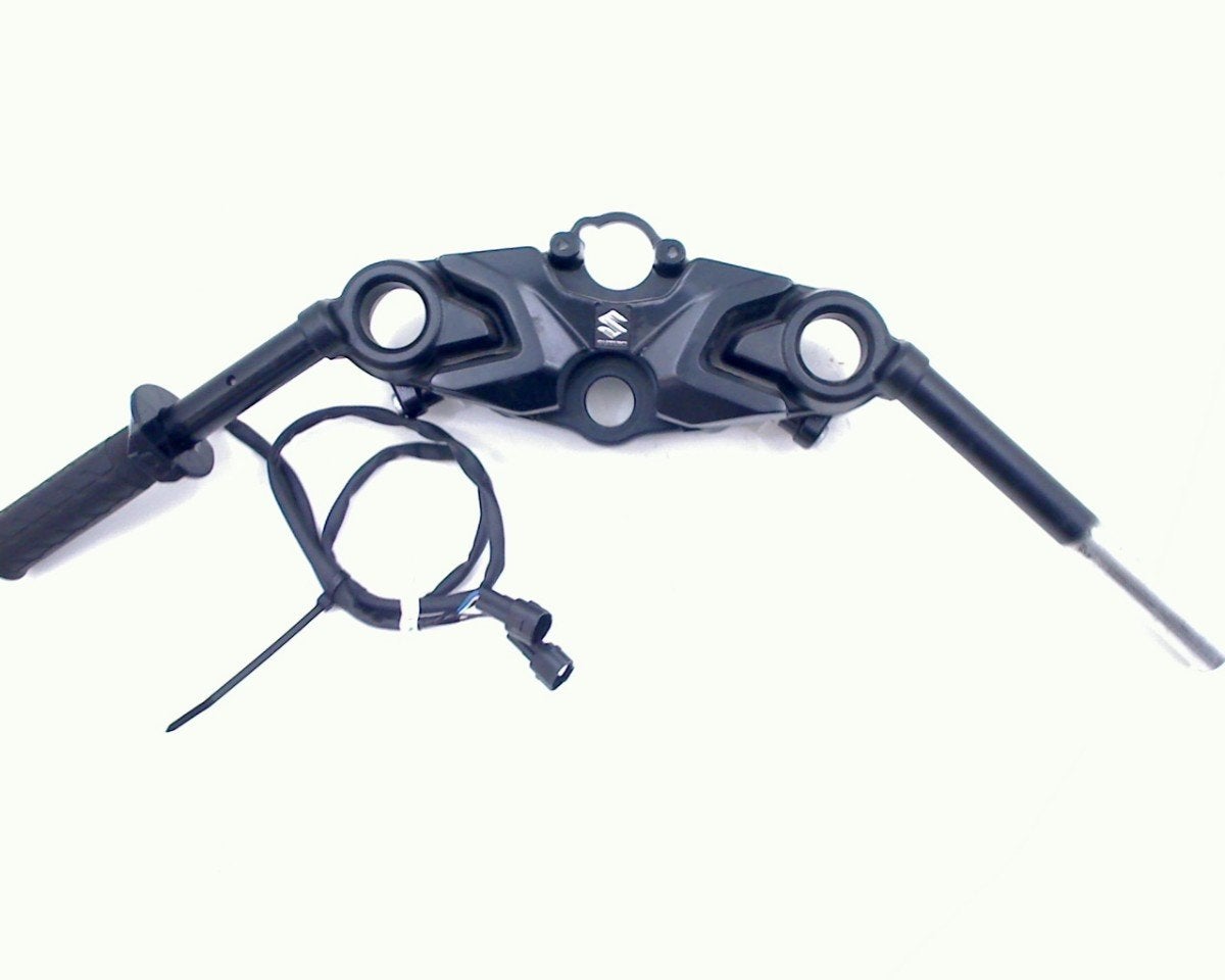 TOP YOKE TROIS POINTS Suzuki, Dhr. S. di Majo, Utilisé, Info@cama-motorparts.nl, P.J. Troelstraweg 8 8
3144 CX  MAASSLUIS, NL