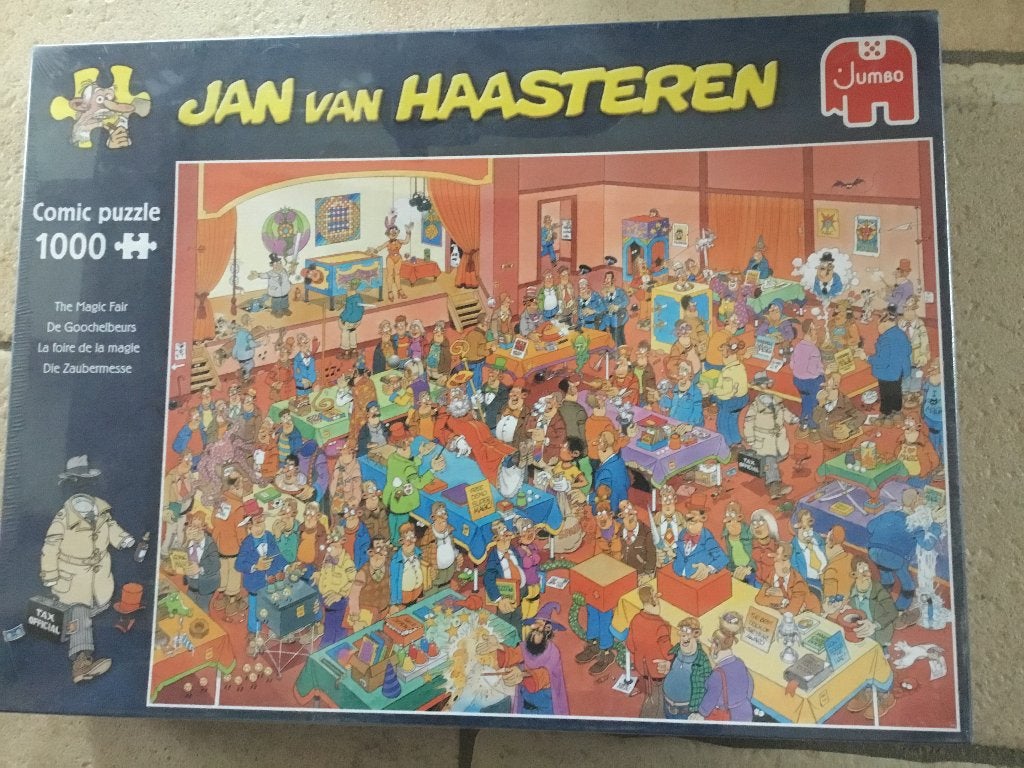 Puzzel Jumbo 1000 Jan Van Haasteren De goochelbeurs, Ophalen of Verzenden, 500 t/m 1500 stukjes, Nieuw, Legpuzzel
