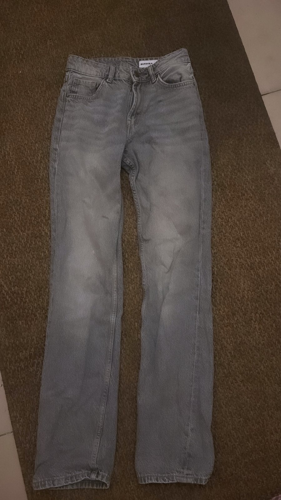 Bershka jeans maat 32 is al gedragen, Ophalen of Verzenden, Gedragen, Grijs, W27 (confectie 34) of kleiner