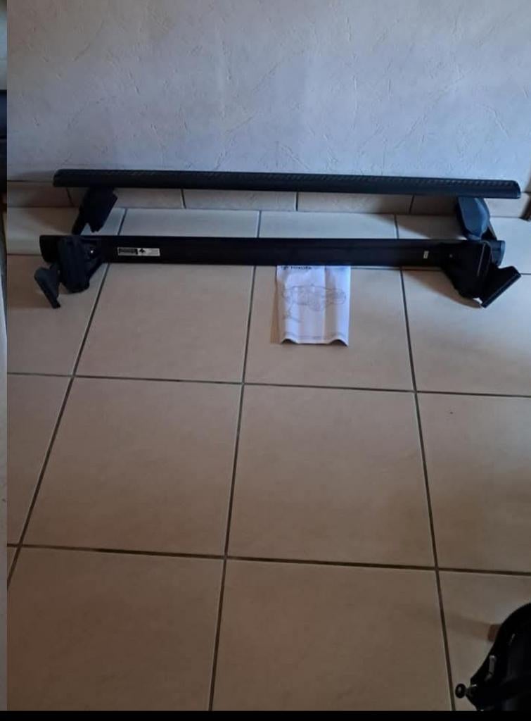 Barres de toit (Toyota hilux)neuve jamais monter), Enlèvement