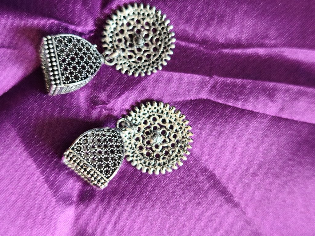 Boucles d'oreilles légères anciennes, Bijoux, Sacs & Beauté, Bijoux anciens, Enlèvement, Autres matériaux, Boucles d'oreilles