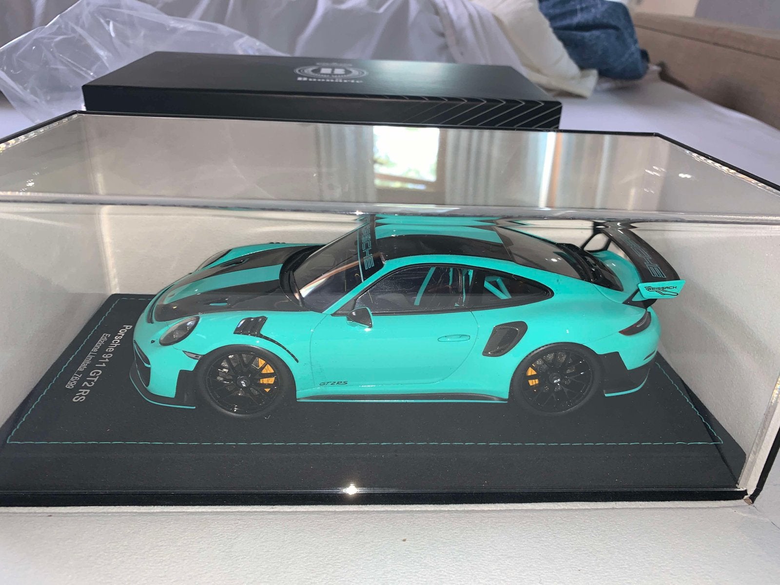 Spark 1:18 Porsche GT2 RS Weissach (Mint), Enlèvement ou Envoi, Comme neuf