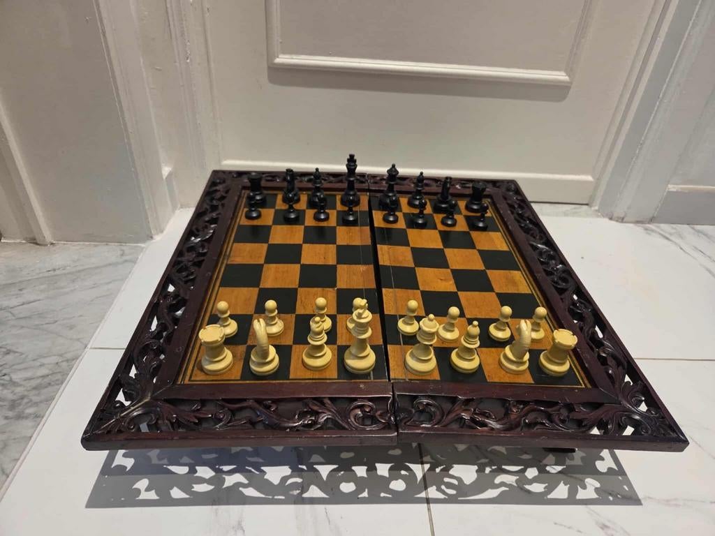 Prachtige, vintage houten schaakset met sierlijk uitgesneden, Antiek en Kunst, Ophalen of Verzenden