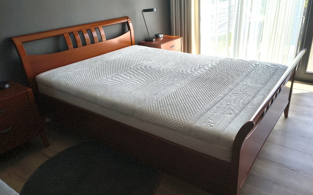 Bed - lattenbodems en matras in perfecte staat, Huis en Inrichting, Slaapkamer | Bedden, Ophalen, Verstelbaar, Bruin, Tweepersoons