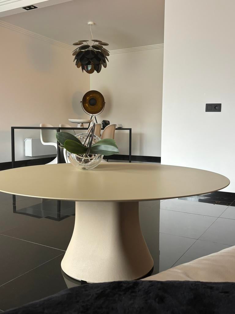 By Viccarbe Victor Carrasco salontafel, Ophalen, Overige materialen, Rond, Zo goed als nieuw