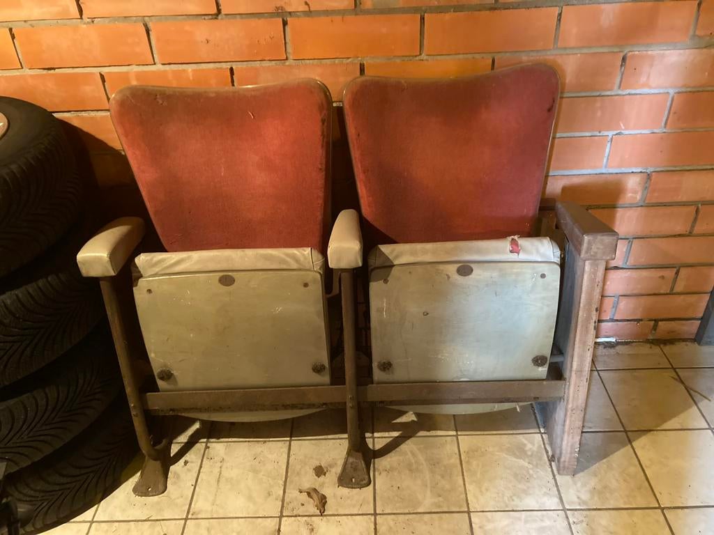 Vintage bioscoopstoelen, Enlèvement