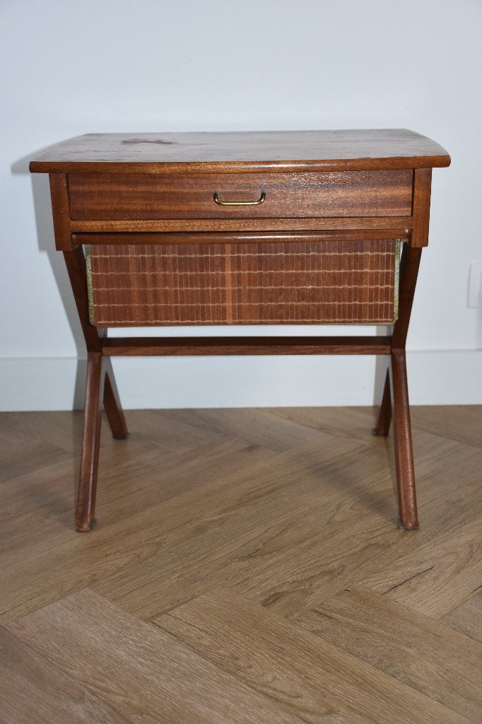 Noors  Naaikastje Bijzettafel (O.P. Rekken & Co), Ophalen, Gebruikt, 1 of 2 laden, Teakhout