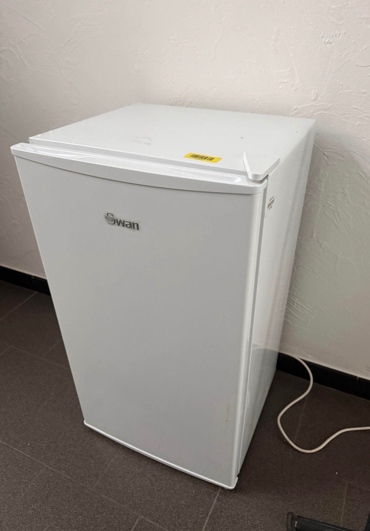 Kleine koelkast met vriesvak te koop, Elektronische apparatuur, Ophalen, 100 tot 150 liter, Zo goed als nieuw, Energieklasse A of zuiniger