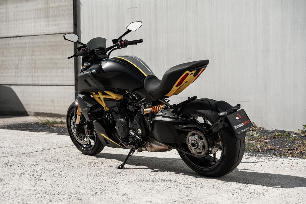 Ducati Diavel 1260 S - Black & Steel (Yellow) - 3050 Km, Motoren, 2 cilinders, Bedrijf, Naked bike, Meer dan 35 kW