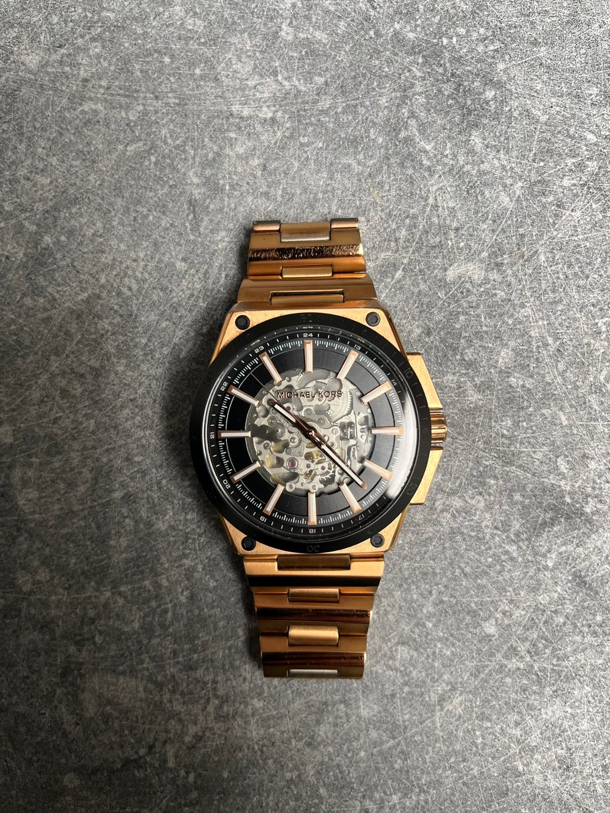 Michael Kors - Automatique - Or rose/noir - 44 mm, Bijoux, Sacs & Beauté, Enlèvement ou Envoi, Comme neuf, Or