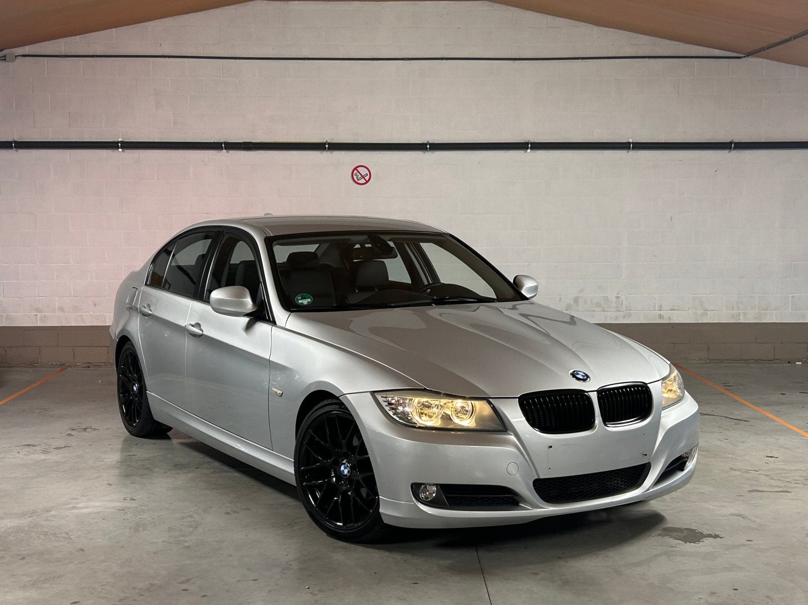 BMW 318D 2011 EURO5 126.333KM ZEER PROPER EXPORT/HANDELAAR, Auto's, Euro 5, Zwart, Leder, 5 deurs