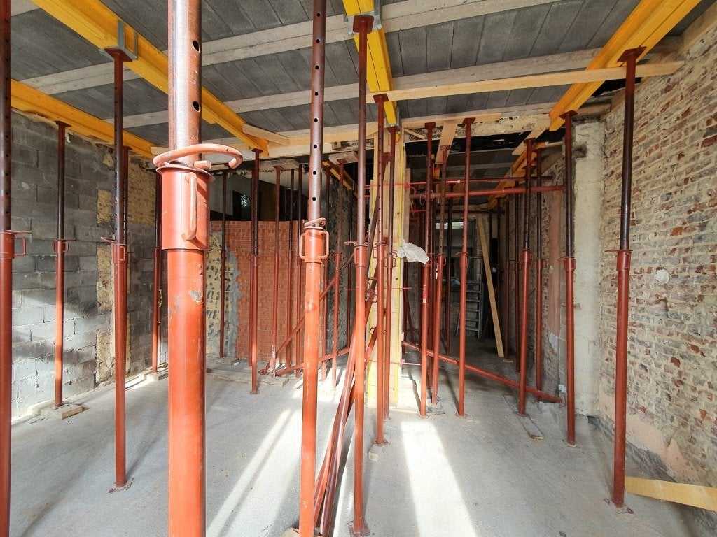 Stock 800 étançons - étais métalliques – Bruxelles, Nouvelle construction ou Construction