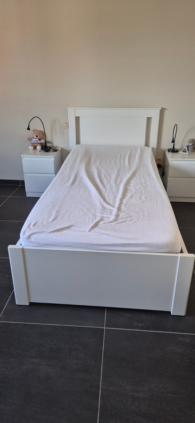 Eenpersoonsbed wit, 2 stuks beschikbaar, Ophalen, Gebruikt, 90 cm, Eenpersoons