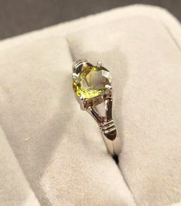 Zilveren ring met groene saffier edelsteen, Overige kleuren, 19 tot 20, Nieuw, Ophalen of Verzenden