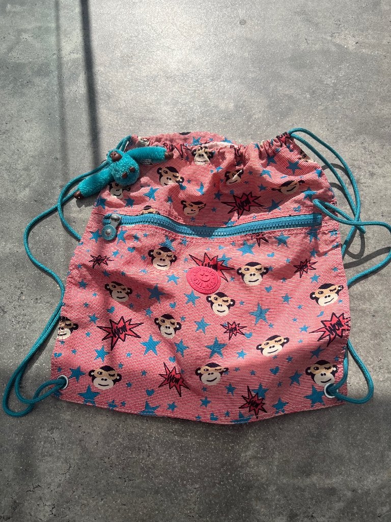 Kipling turnzak, Enlèvement